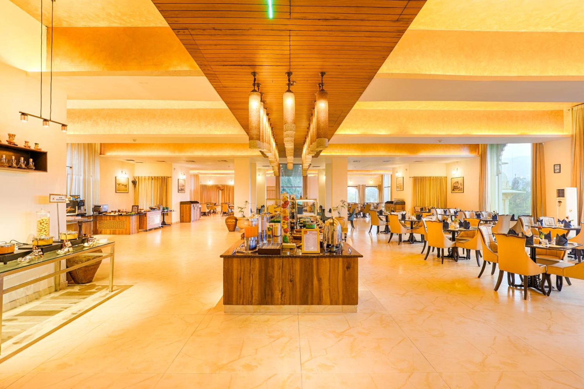 คลับ มหินทรา อุทัยปาร์ Hotel อุเดเปอร์ ภายนอก รูปภาพ