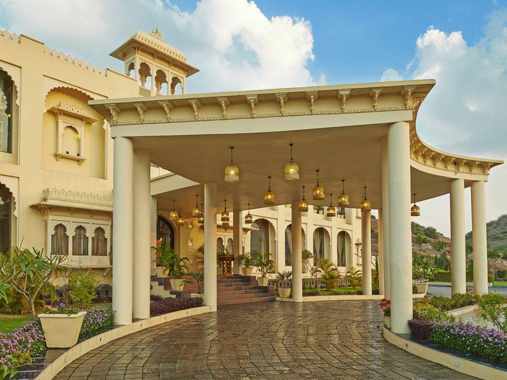 คลับ มหินทรา อุทัยปาร์ Hotel อุเดเปอร์ ภายนอก รูปภาพ